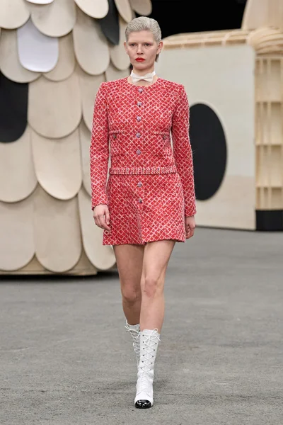 Look 18